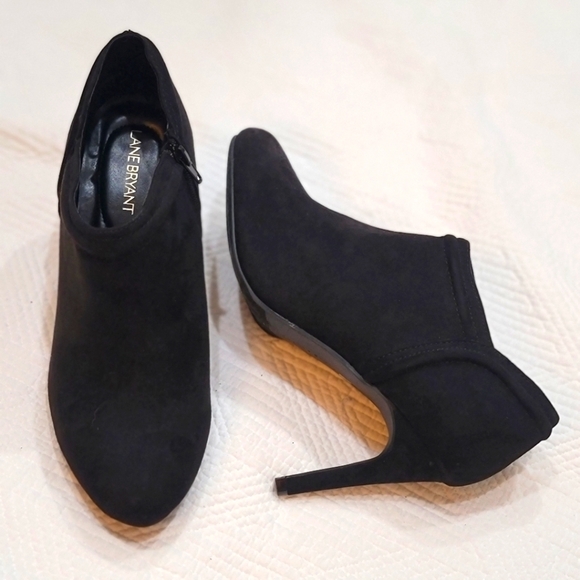 Lane Bryant faux suede booties - Picture 1 of 12